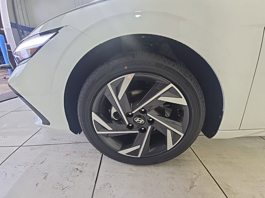 New 2026 Hyundai Elantra Limited FWD image 9