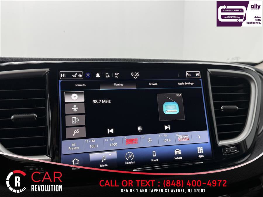 Used 2024 Chrysler Pacifica Touring-L FWD image 22
