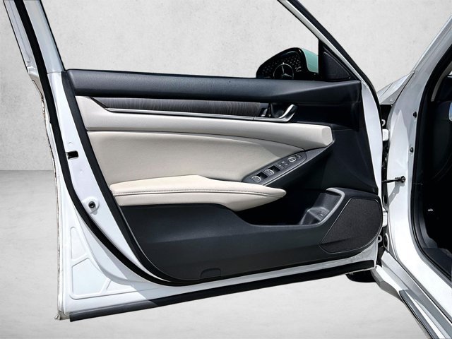 Used 2018 Honda Accord EX image 18