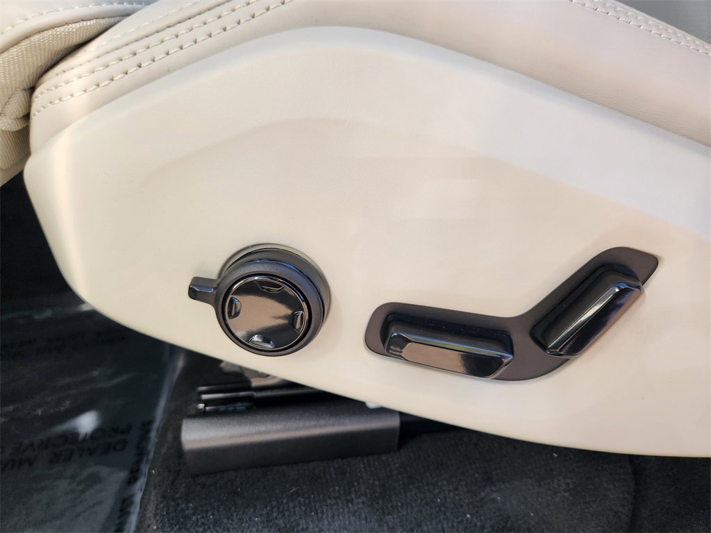 New 2026 Volvo XC90 B6 Ultra w/ Lounge Package image 8