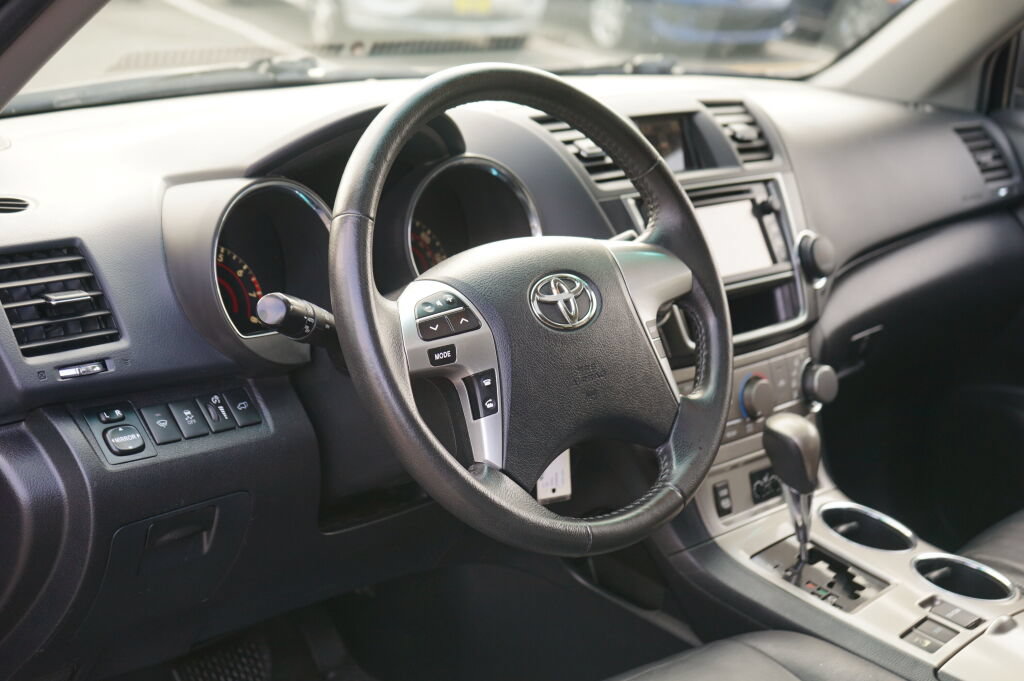 Used 2013 Toyota Highlander SE AWD/4WD image 17