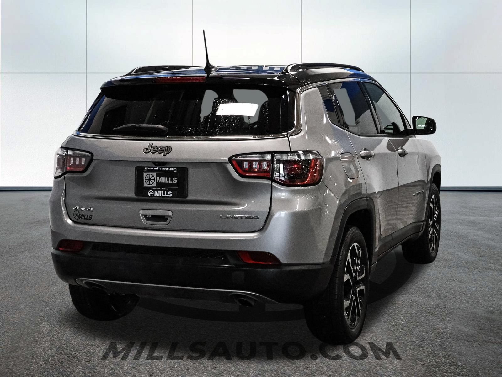 Used 2023 Jeep Compass Limited AWD/4WD image 7