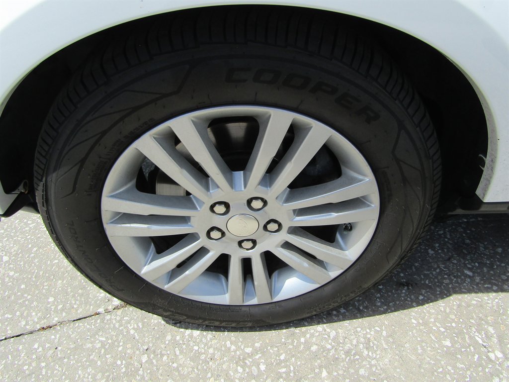 Used 2015 Land Rover LR4 HSE AWD/4WD image 12