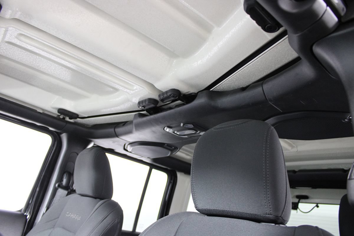 Used 2022 Jeep Wrangler Unlimited Sahara AWD/4WD image 18
