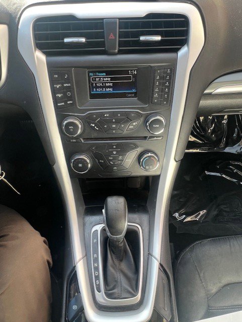 Used 2015 Ford Fusion SE image 16