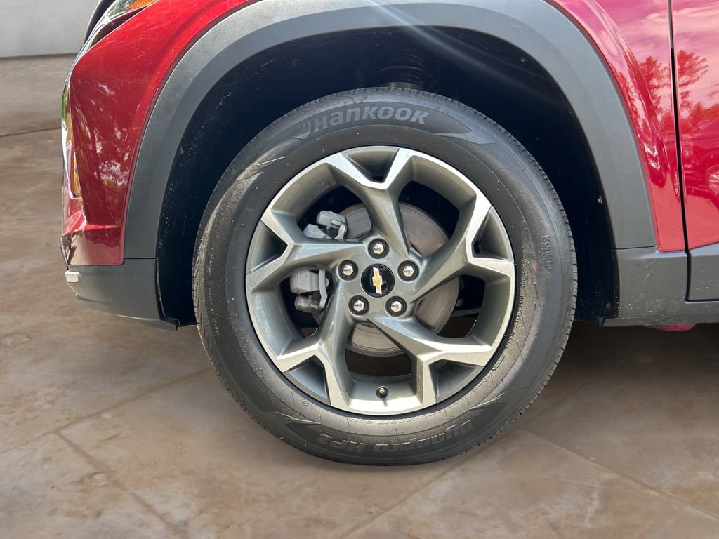 Used 2025 Chevrolet Trax LT FWD image 14