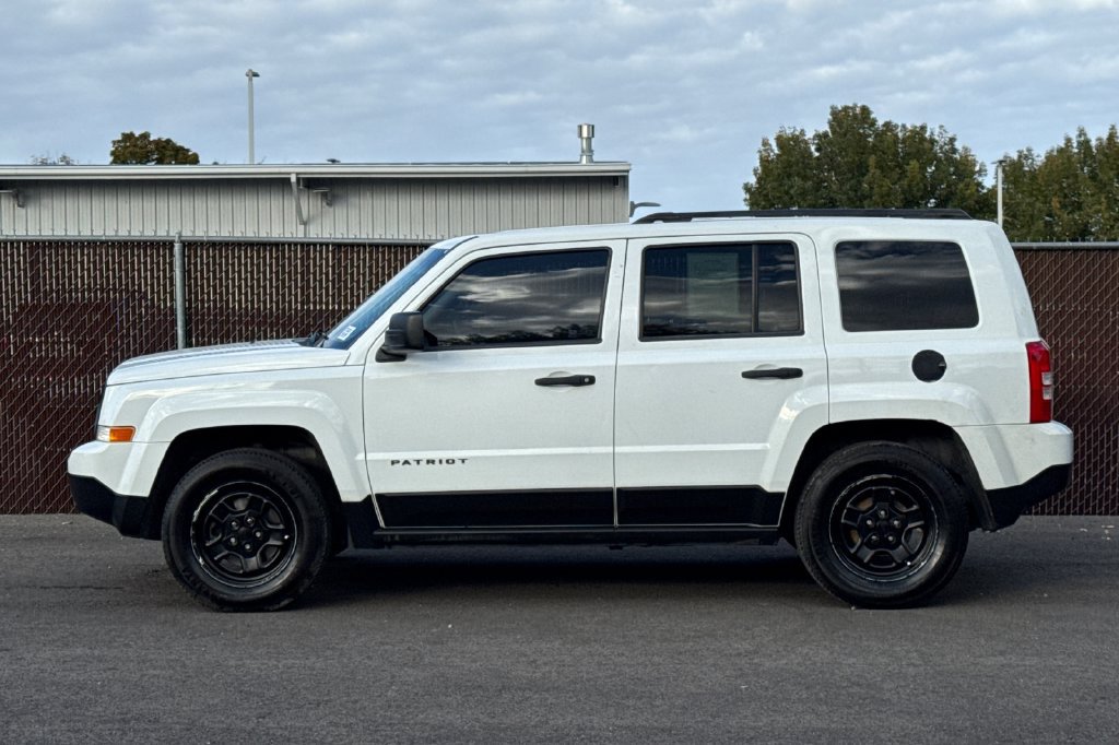 Used 2015 Jeep Patriot Sport FWD image 10