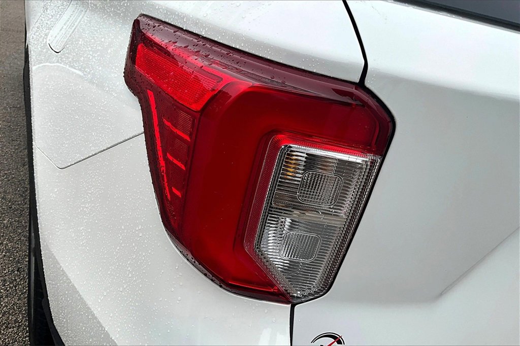 Used 2020 Ford Explorer Platinum w/ Premium Technology Package image 23