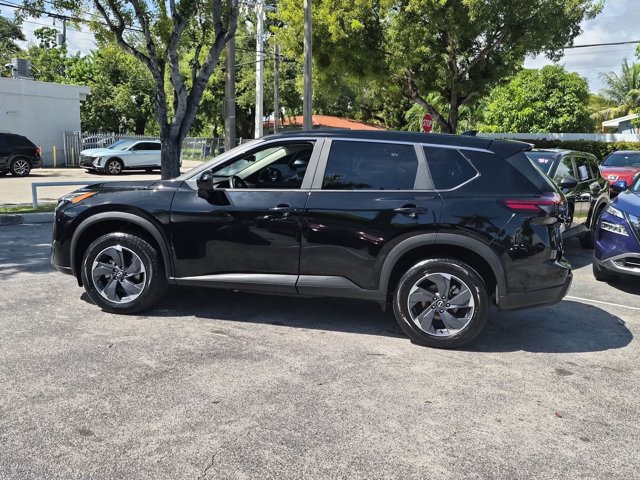 Used 2024 Nissan Rogue SV FWD image 9