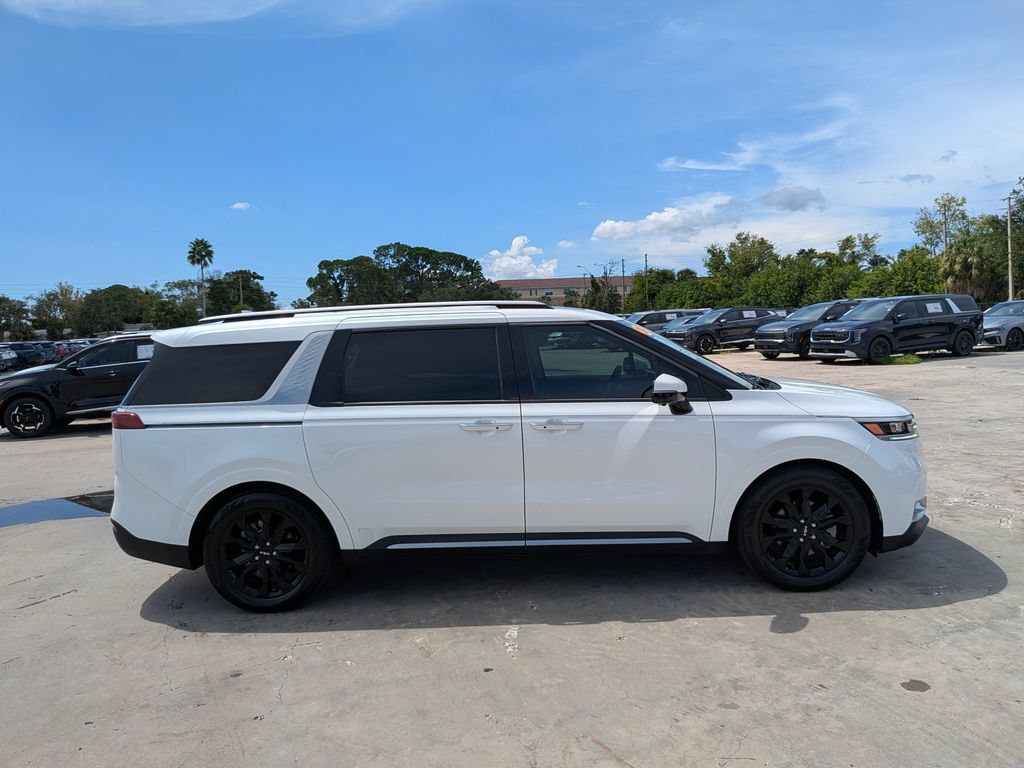 Certified 2024 Kia Carnival SX Prestige FWD image 9