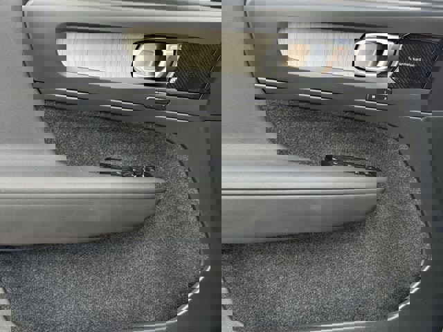 Used 2022 Volvo XC40 T5 Inscription w/ Advanced Package image 27