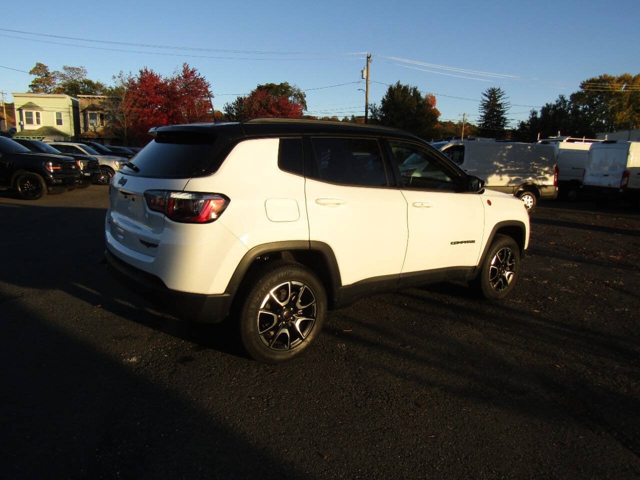 Used 2025 Jeep Compass Trailhawk AWD/4WD image 34