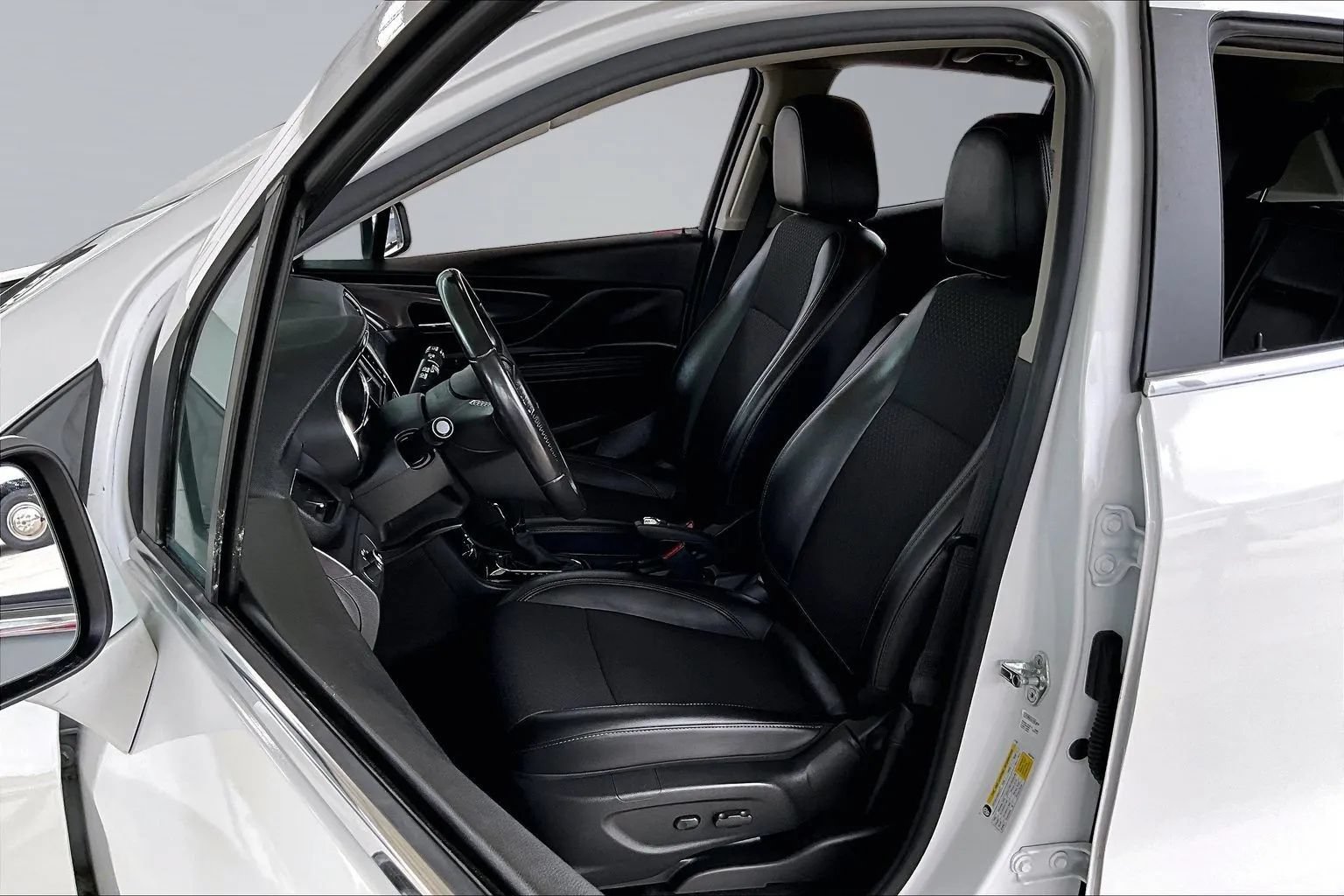Used 2022 Buick Encore Preferred w/ Safety Package FWD image 18