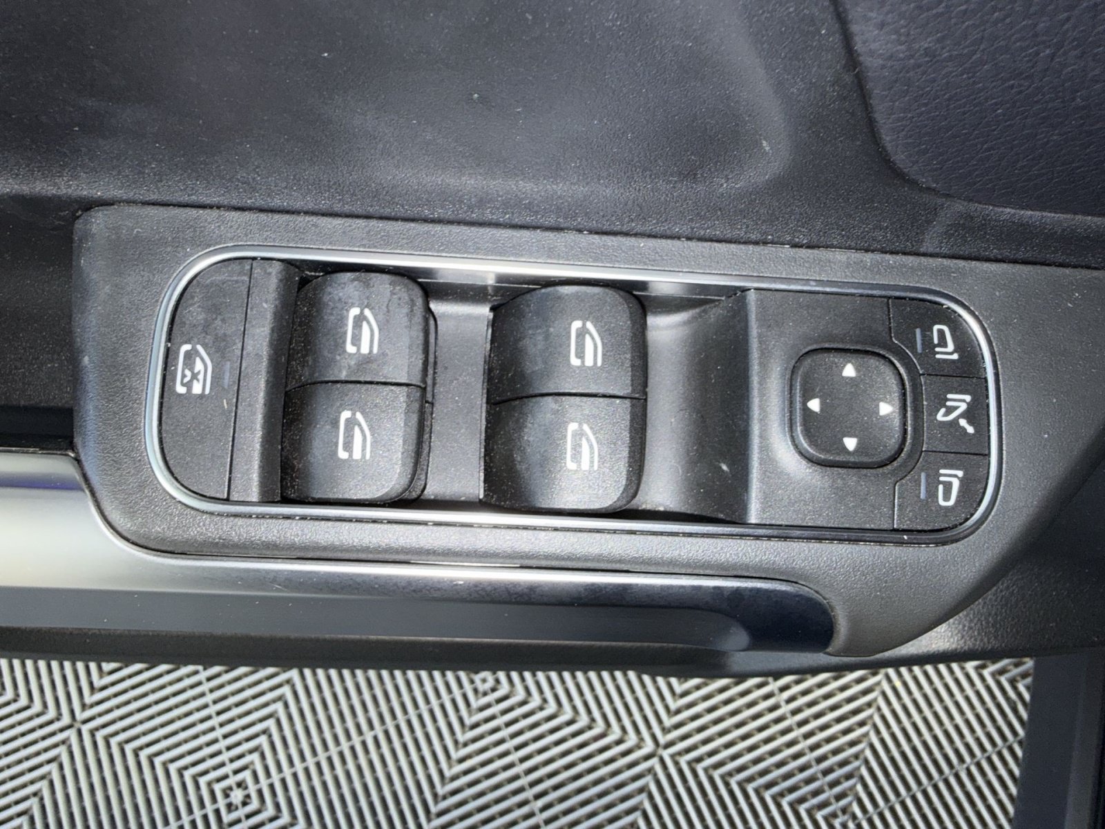 Used 2023 Mercedes-Benz GLB 250 4MATIC image 15