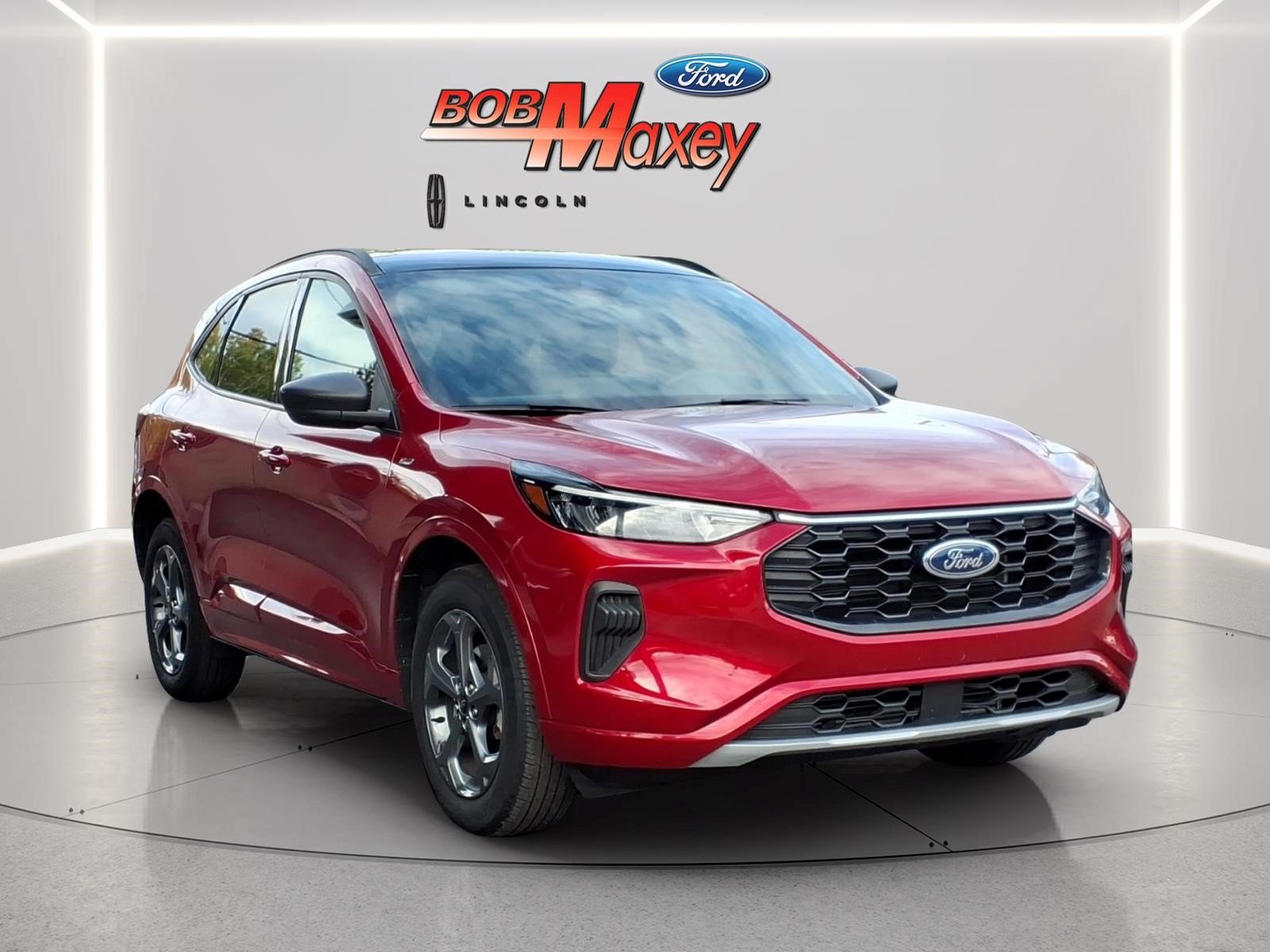 Used 2023 Ford Escape ST-Line w/ Tech Pack #1 AWD/4WD image 3
