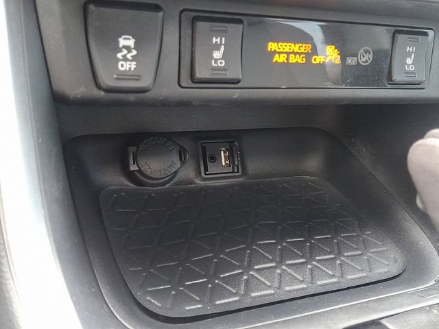 Used 2019 Toyota RAV4 XLE Premium w/ Cold Weather Package AWD/4WD image 25