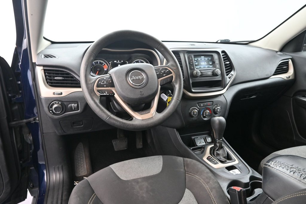 Used 2016 Jeep Cherokee Sport FWD image 15