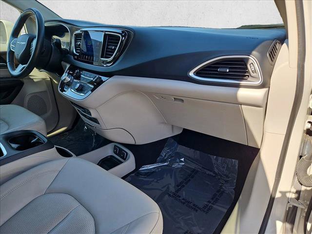 Used 2017 Chrysler Pacifica Touring-L Plus image 24