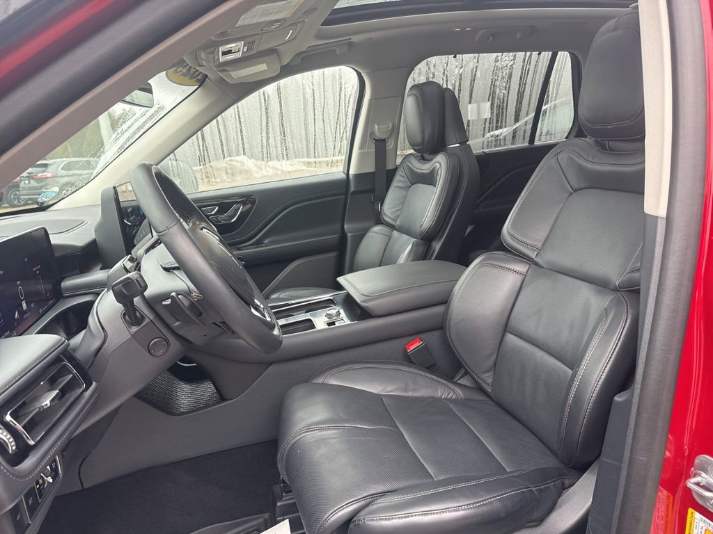 Used 2025 Lincoln Aviator Reserve w/ Equipment Group 201A image 7
