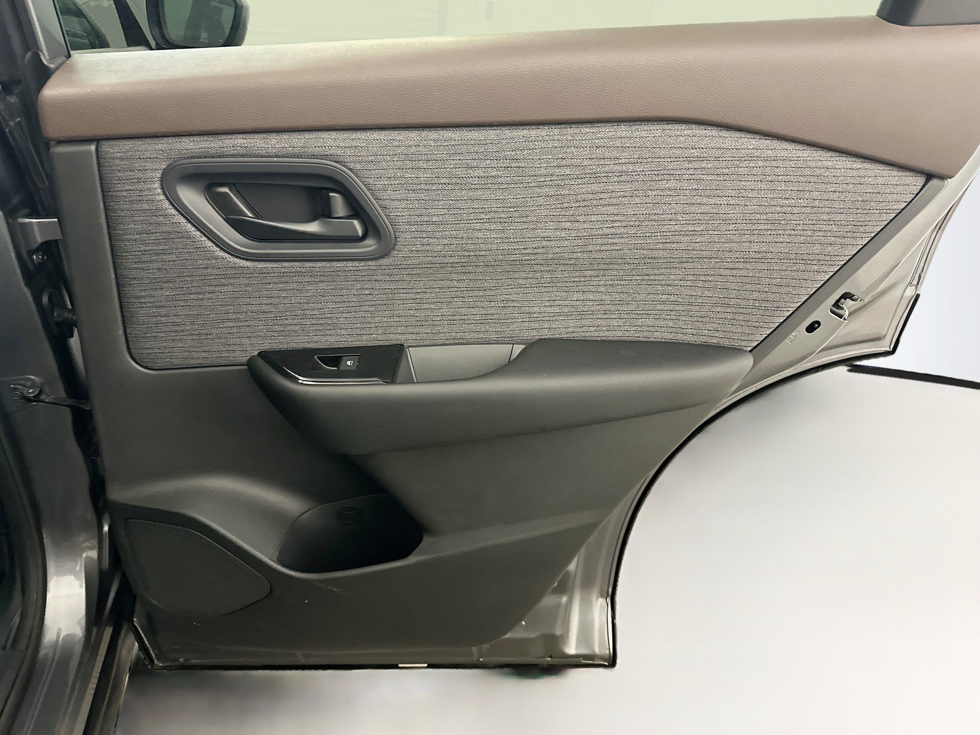 Used 2023 Nissan Rogue S AWD/4WD image 30