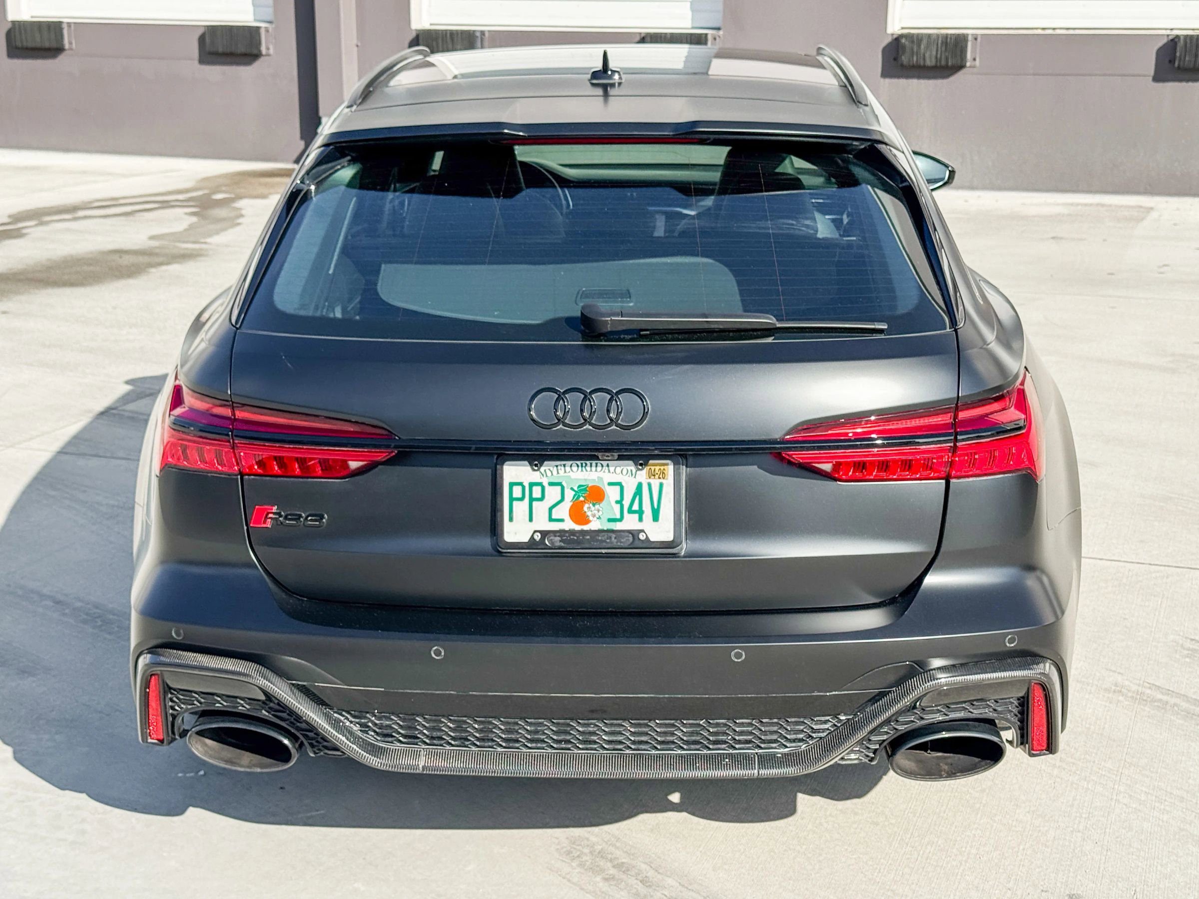 Used 2023 Audi RS 6 w/ Carbon Optic Package image 5