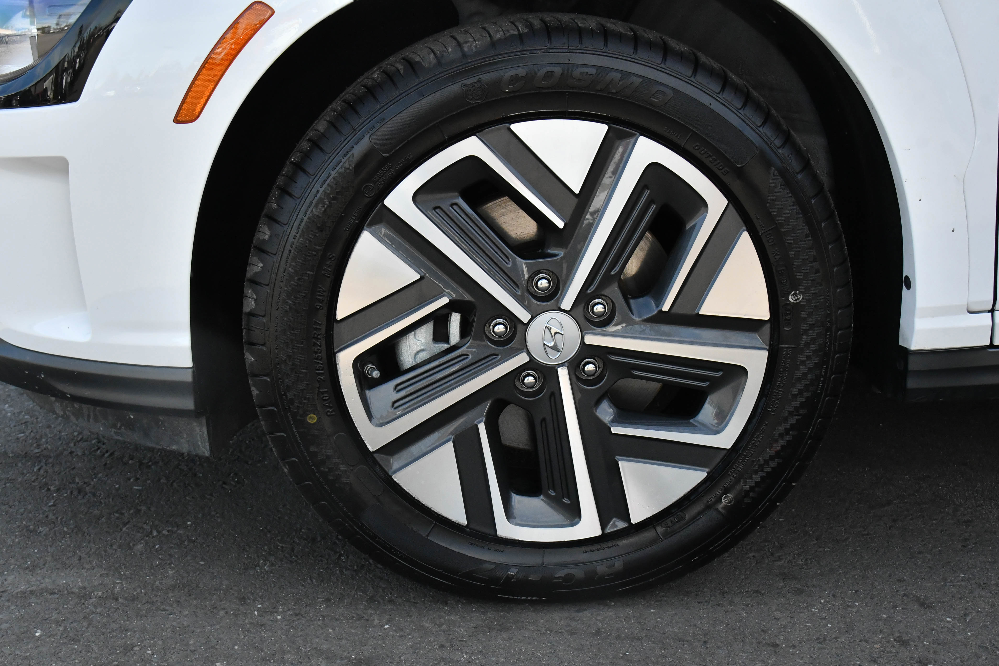 Used 2023 Hyundai Kona SE image 12