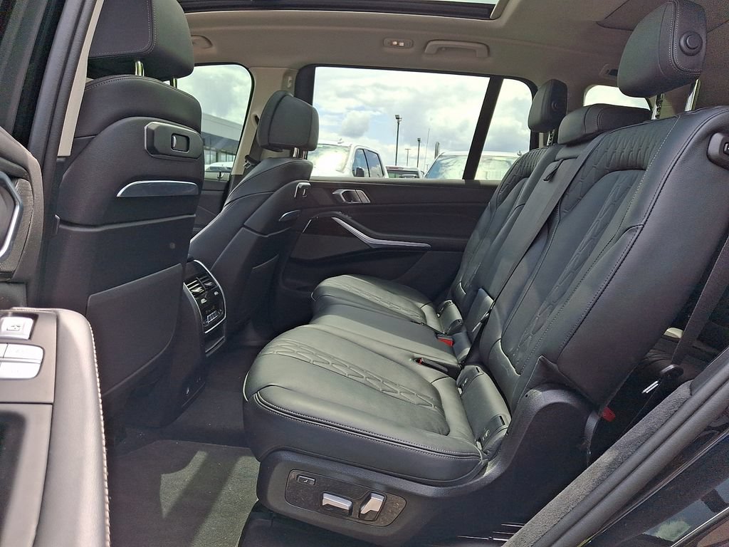 Used 2026 BMW X7 xDrive40i AWD/4WD image 11