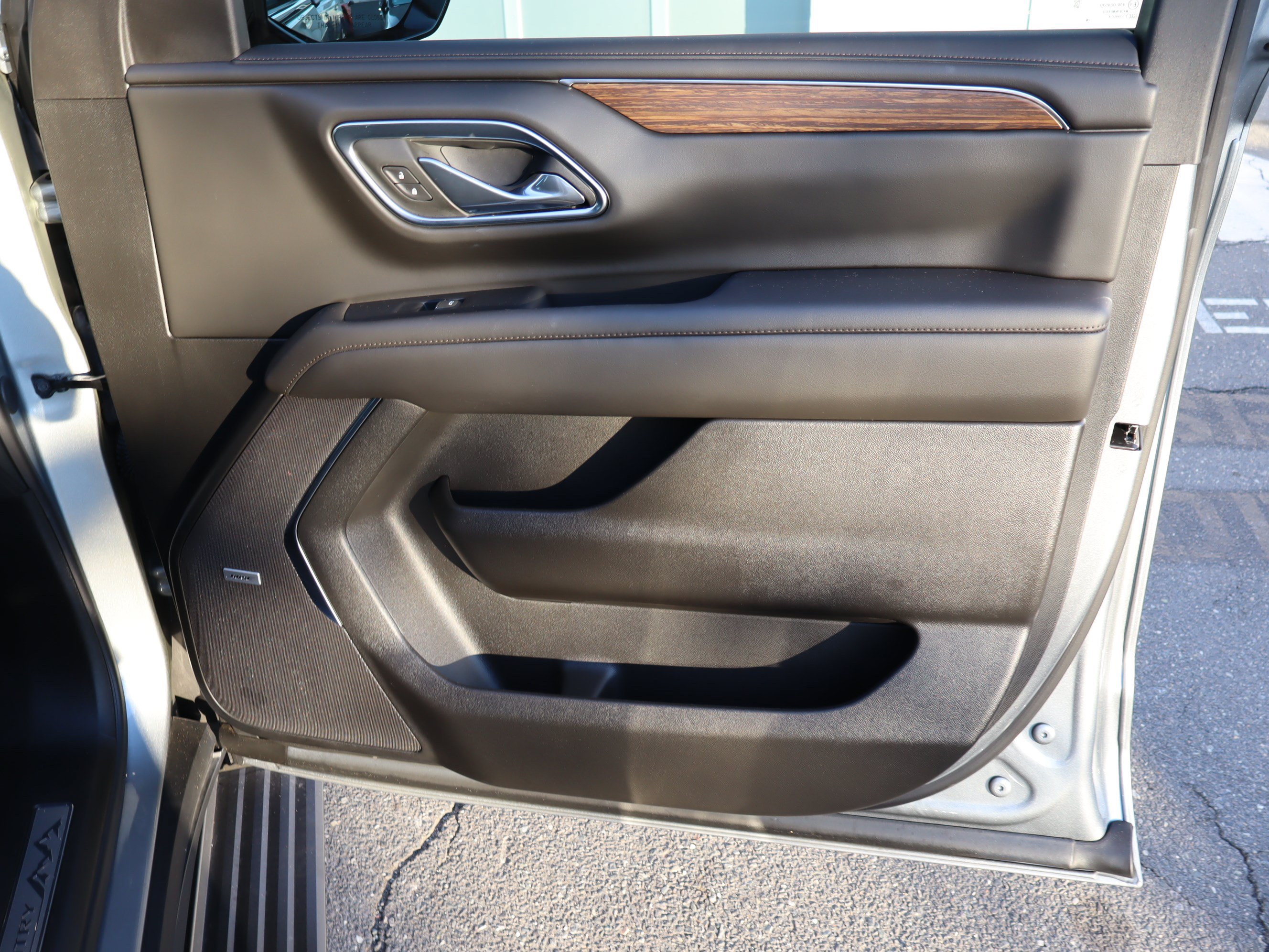 Used 2024 Chevrolet Tahoe High Country RWD image 38