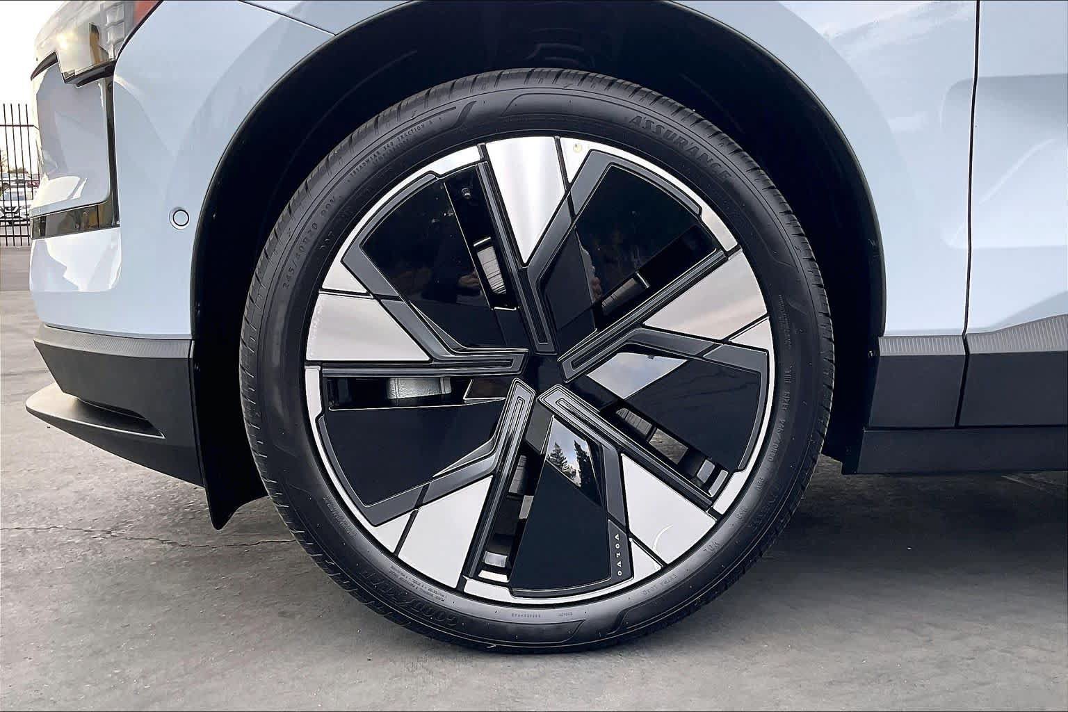 Used 2025 Volvo EX30 Ultra RWD image 12