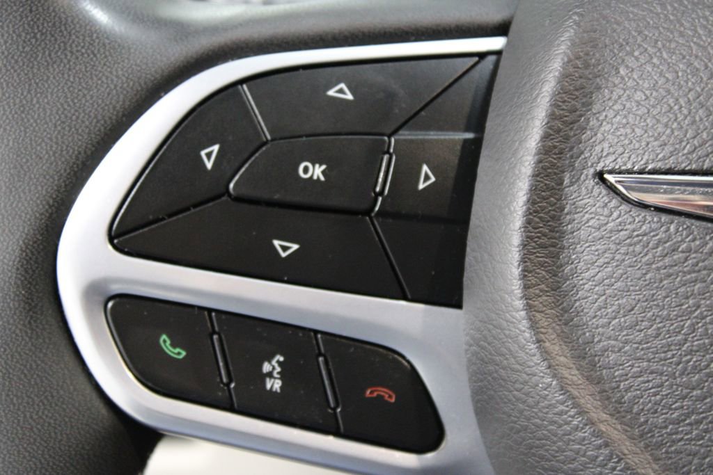 Used 2024 Chrysler Pacifica Touring-L image 26