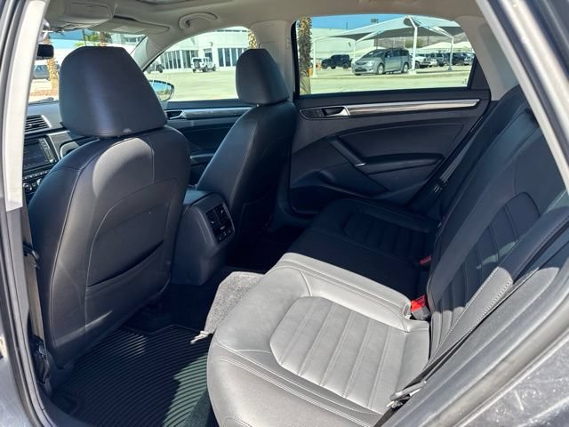 Used 2017 Volkswagen Passat 1.8T SEL Premium FWD image 8