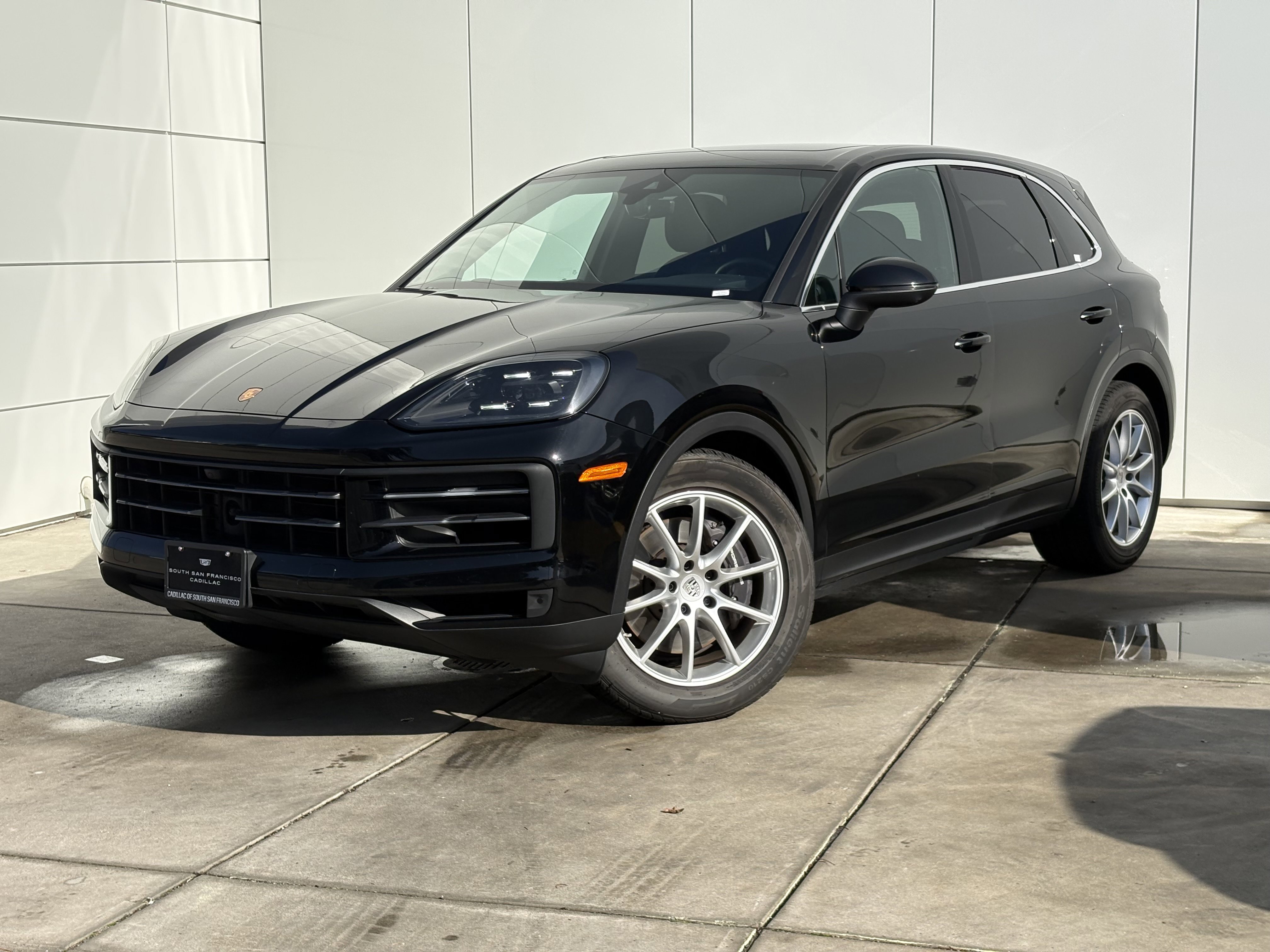 Used 2024 Porsche Cayenne image 2