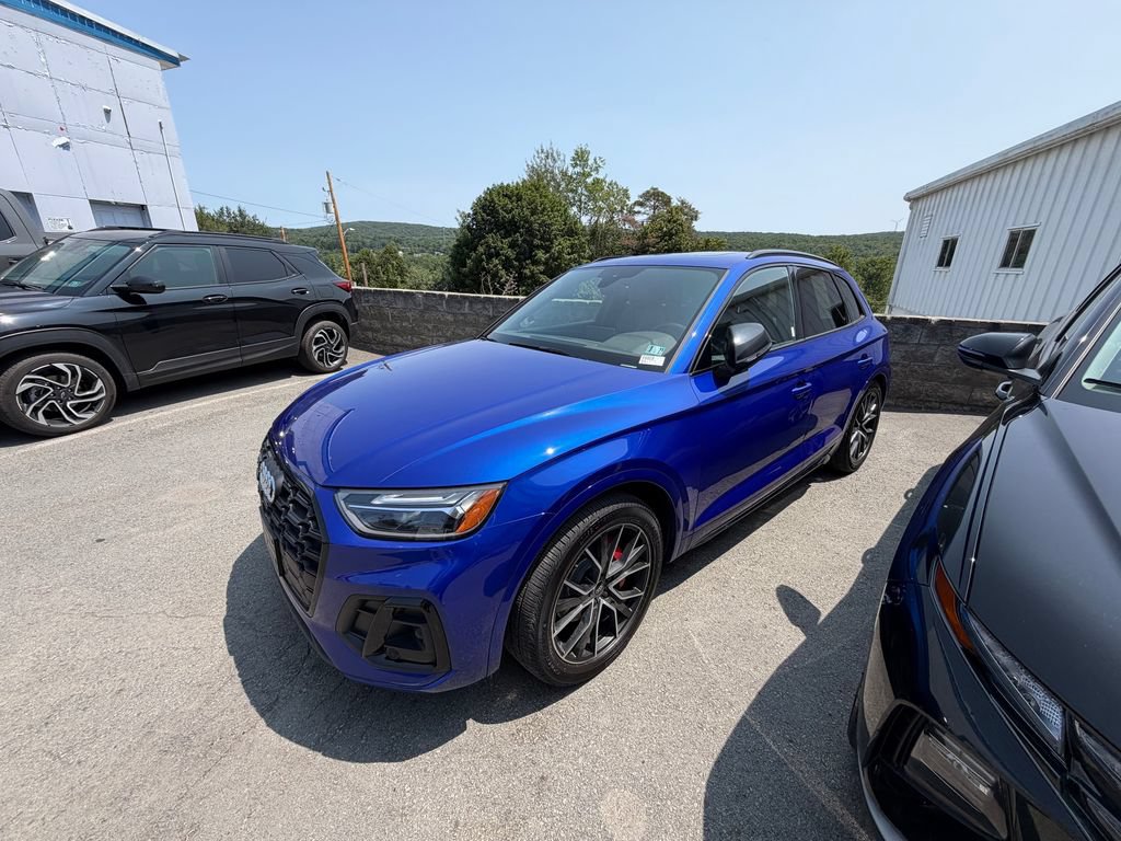Used 2023 Audi SQ5 Premium Plus w/ Premium Plus Package AWD/4WD image 2