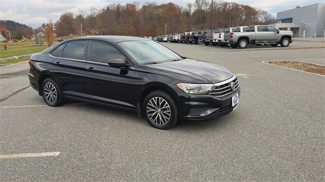 Used 2021 Volkswagen Jetta SE image 2