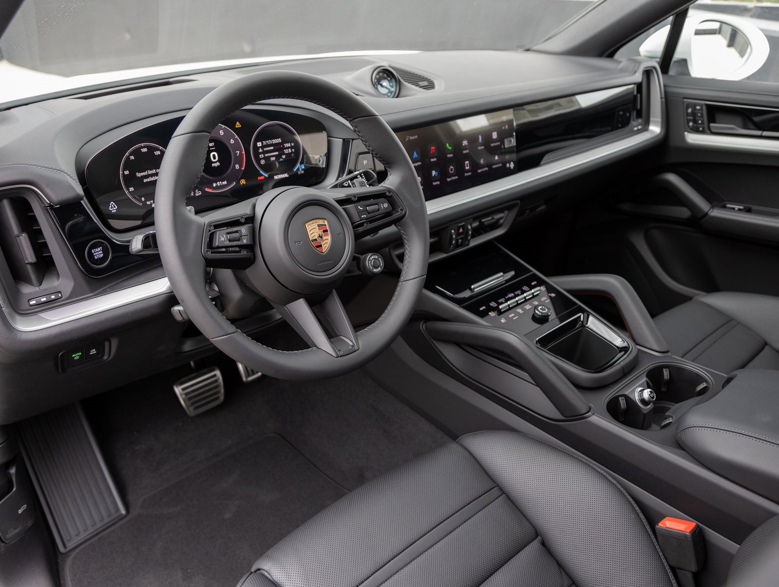 Used 2025 Porsche Cayenne S image 4