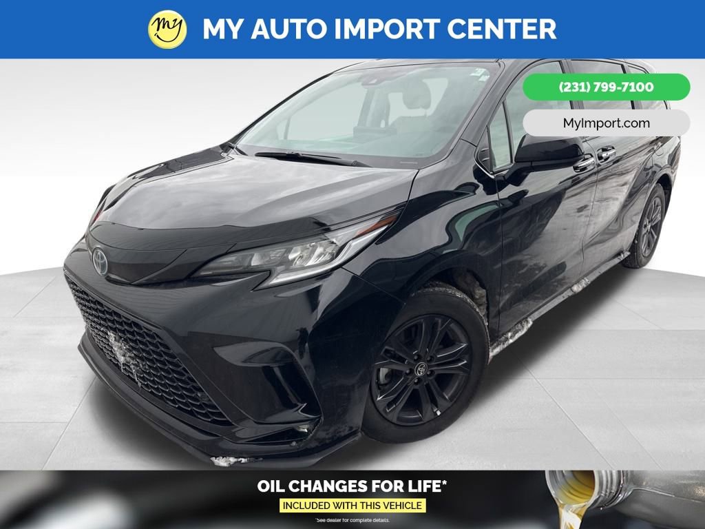 Used 2025 Toyota Sienna XSE image 2