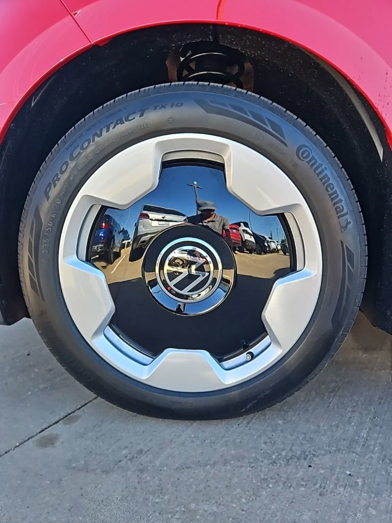 Used 2025 Volkswagen ID. Buzz Pro S Plus image 9