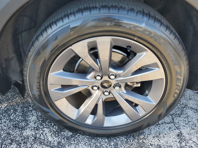 Used 2023 Ford Explorer XLT w/ Equipment Group 202A image 5