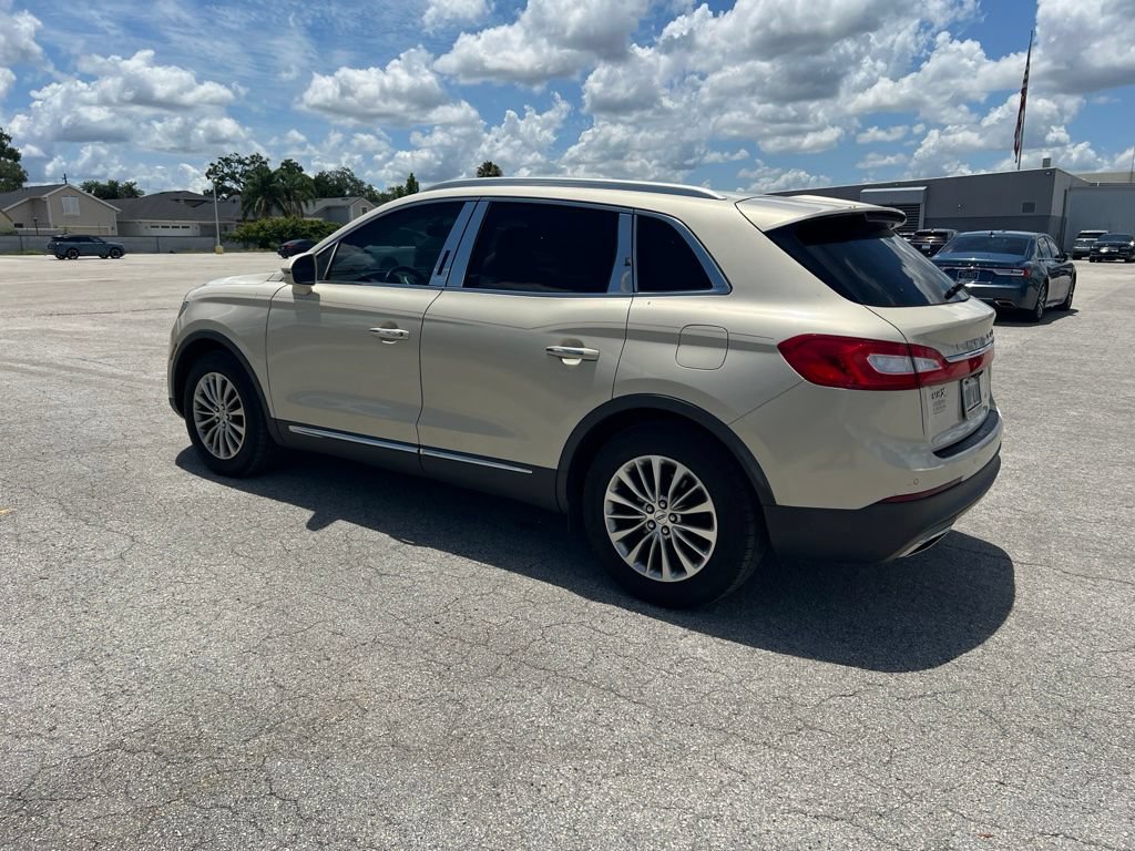 Used 2016 Lincoln MKX Select w/ Select Plus Package FWD image 4