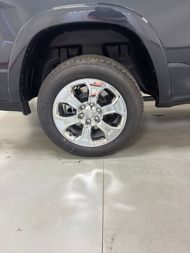New 2026 RAM 1500 4x4 Crew Cab image 32