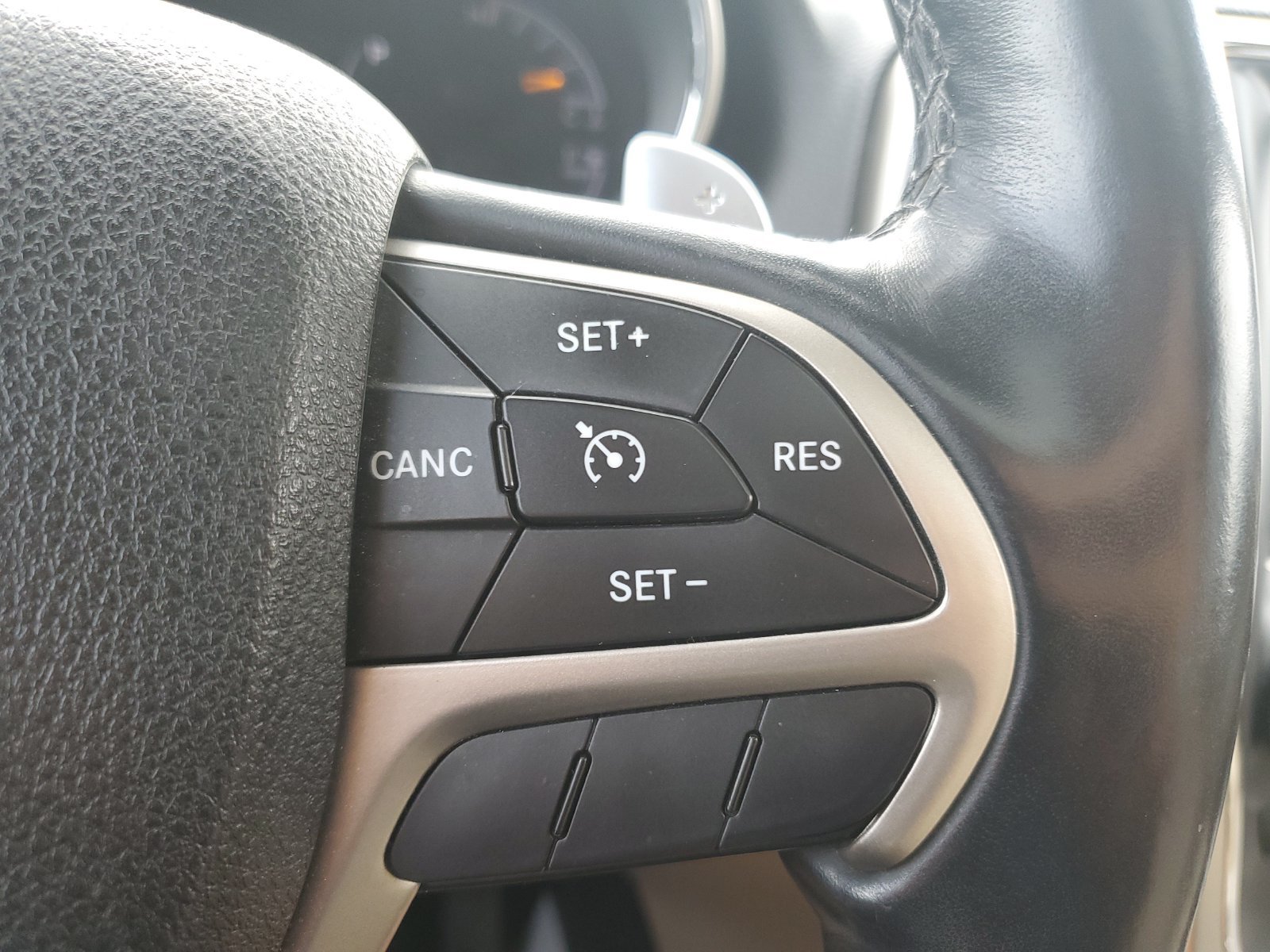 Used 2014 Jeep Grand Cherokee Limited w/ Luxury Group II AWD/4WD image 23