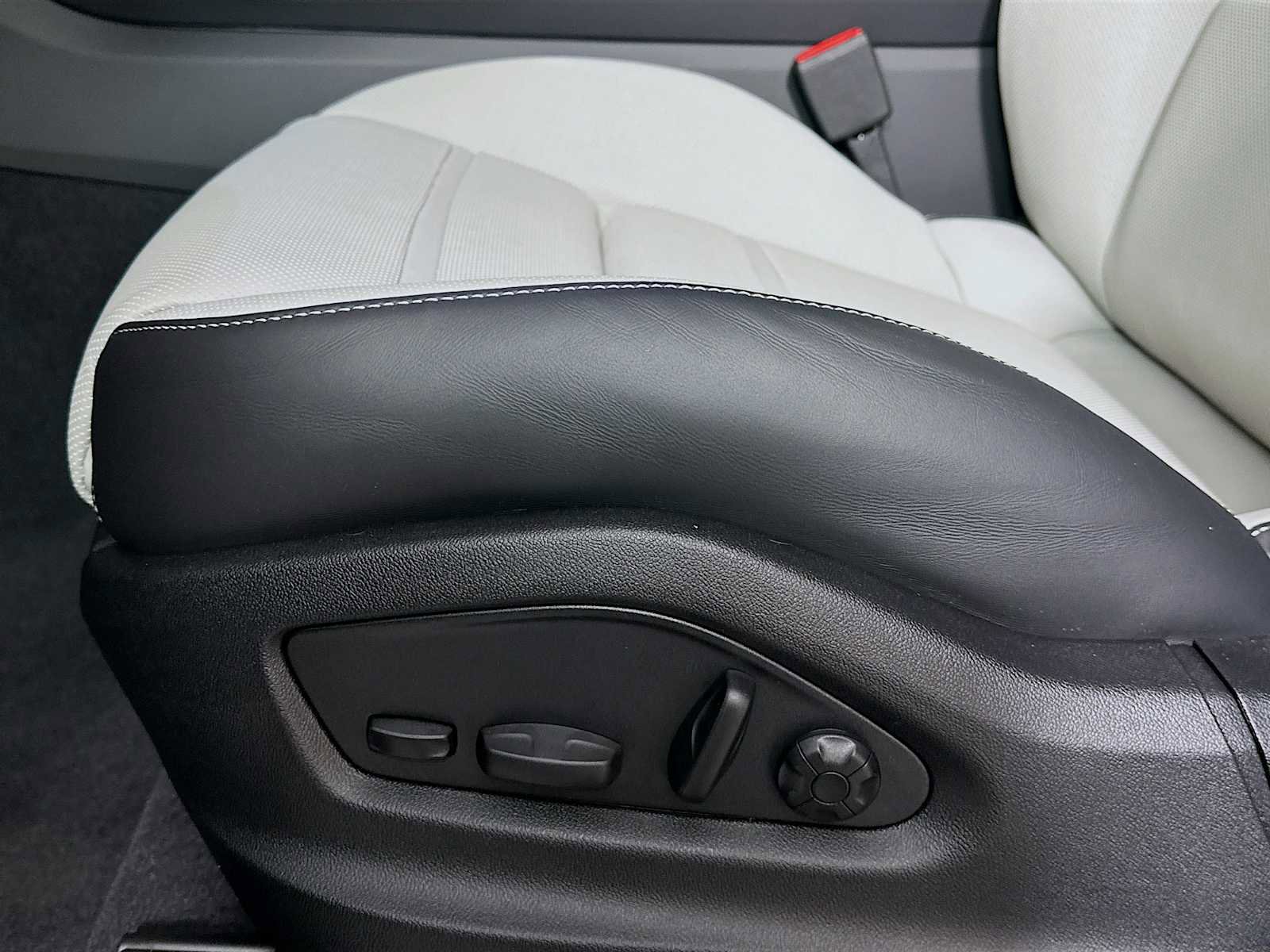 New 2026 Porsche Cayenne image 13