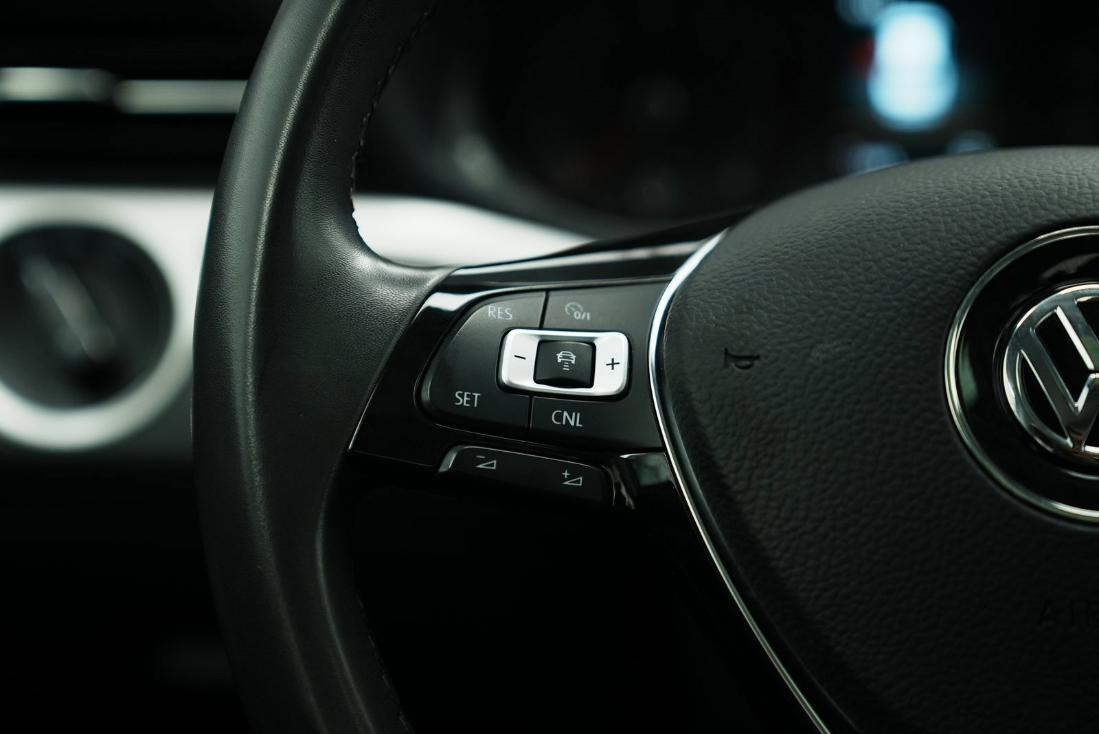 Used 2022 Volkswagen Passat 2.0T SE image 28