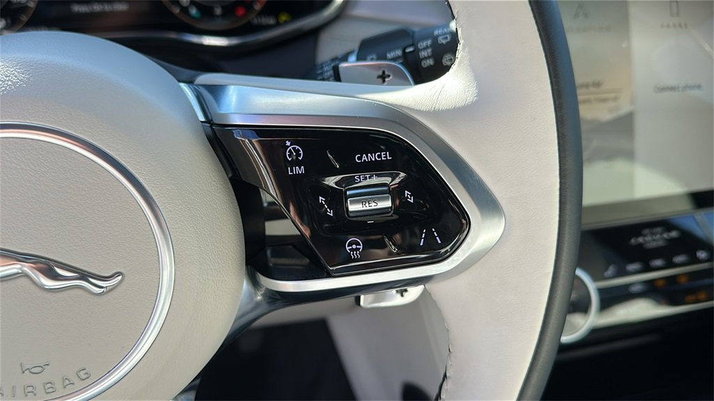 Used 2025 Jaguar F-PACE R-Dynamic S image 14