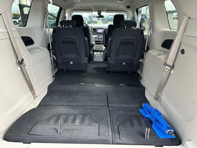 Used 2022 Chrysler Voyager LX FWD image 15