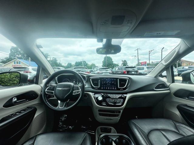 Used 2020 Chrysler Pacifica Touring-L Plus w/ Advanced Safetytec Group FWD image 20
