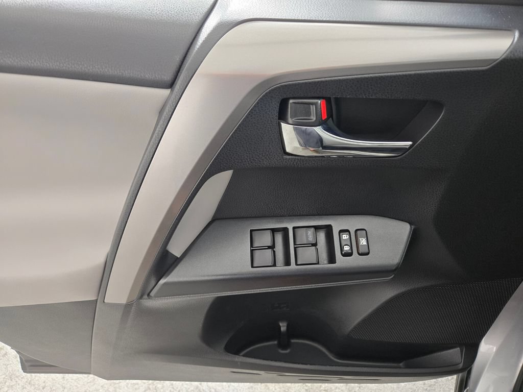 Used 2017 Toyota RAV4 XLE w/ Carpet Mat Package AWD/4WD image 24