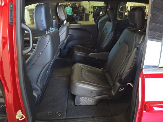 New 2027 Chrysler Pacifica Select AWD/4WD image 10