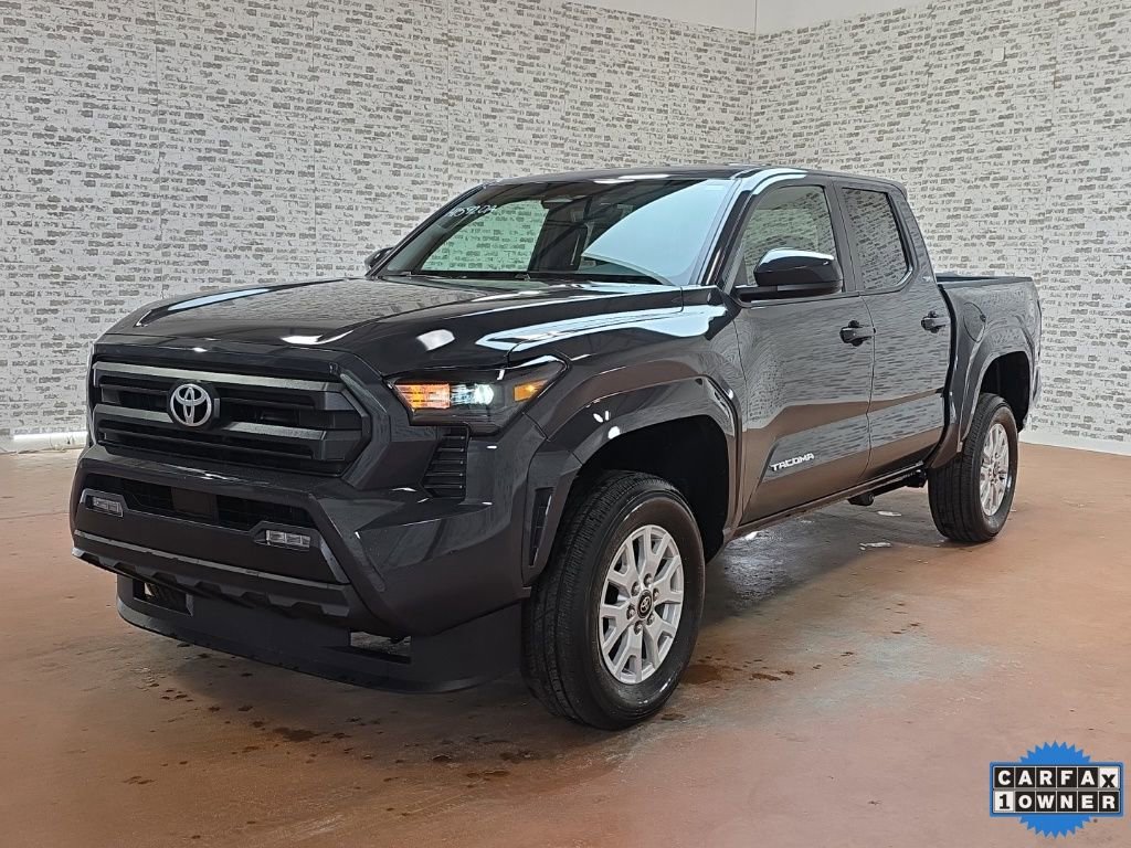 Used 2025 Toyota Tacoma SR5 image 3