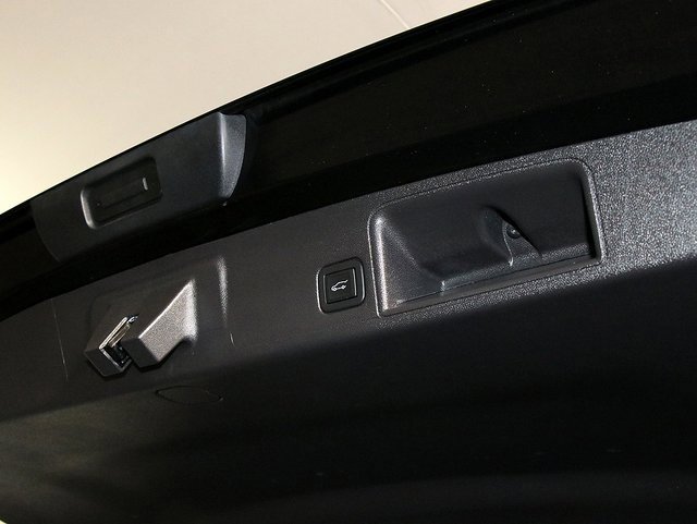 Used 2024 GMC Terrain SLT image 29